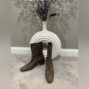 NWOT Pedro Garcia leather ankle boots. Size 9/ 39 1/2.